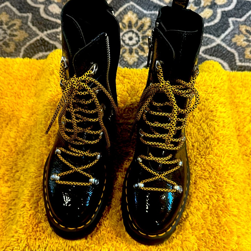 Dr AirWair  Martens